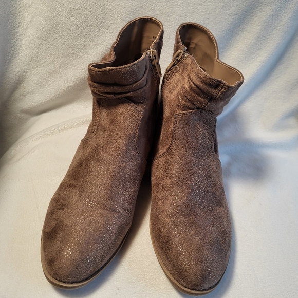 Not Rated gold/brown heeled ankle boot - Picture 5 of 9